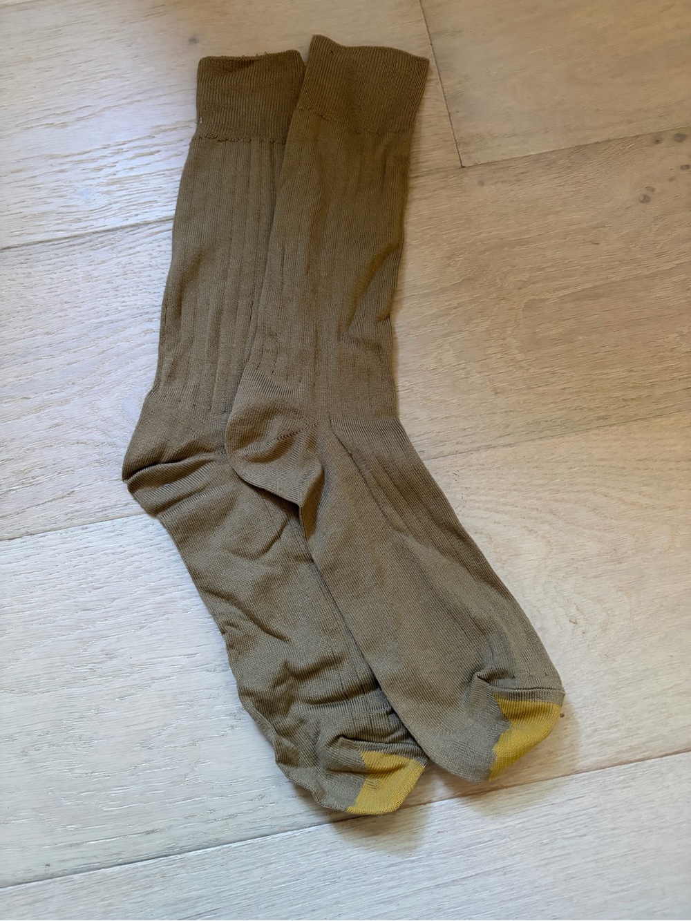 NWOT Gold Toe Men's Crew Socks in Khaki with Yellow Accent
